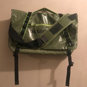 Patagonia Black Hole Messenger Bag